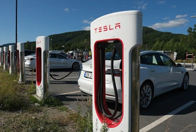 Tesla оштрафовали в Норвегии за уменьшение ёмкости аккумулятора и скорости зарядки
