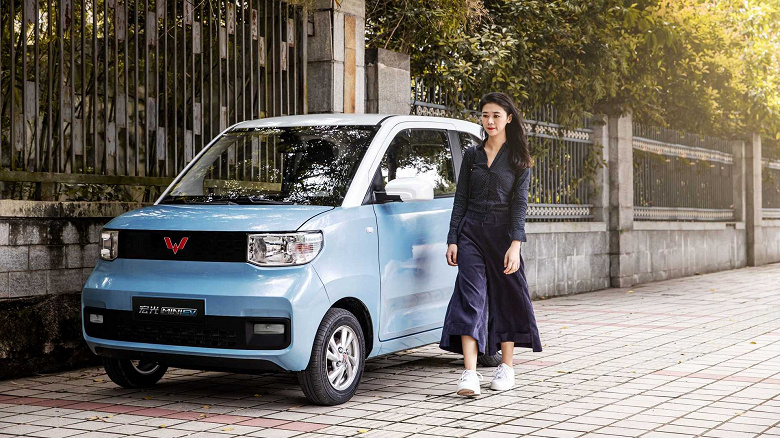 Самый дешёвый электромобиль Wuling HongGuang Mini EV произвёл фурор: он вошёл в тройку самых продаваемых машин и оказался популярнее Toyota Corolla в Китае