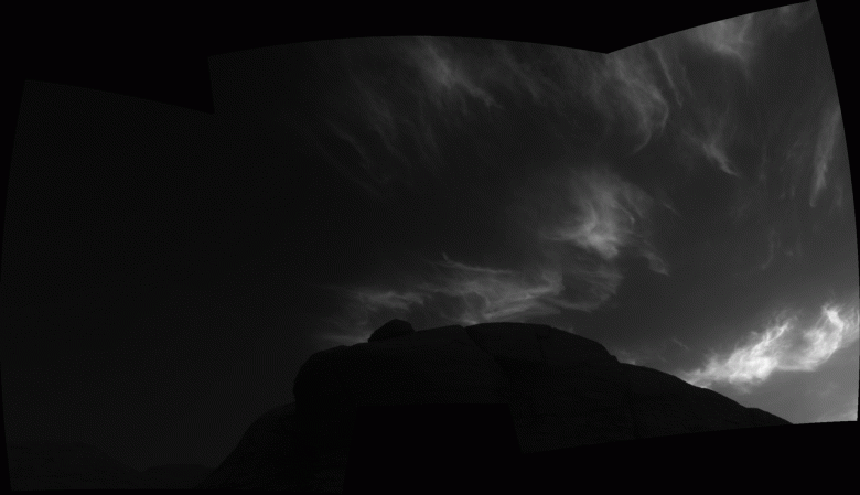 Марсоход Curiosity сфотографировал сияющие облака на Марсе