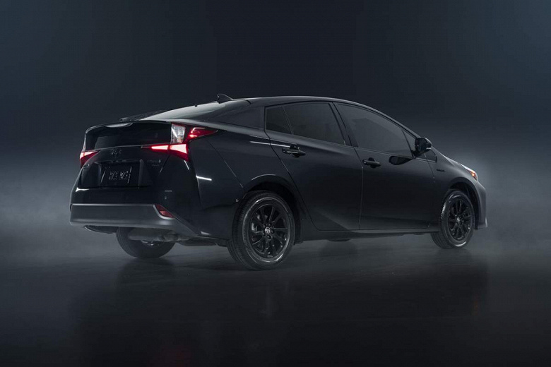 Представлен гибрид Toyota Prius Nightshade Edition