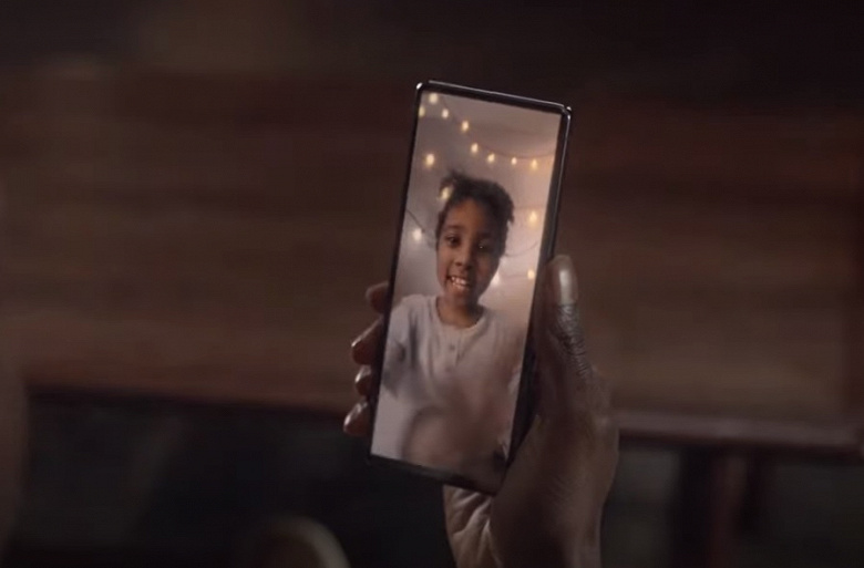 Sony показала потенциальный флагманский смартфон Xperia 2022 года в рекламе новых наушников