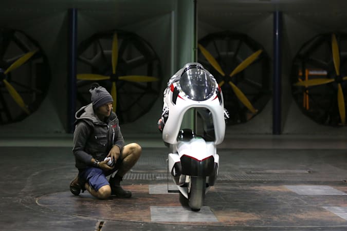 У самого быстрого в мире электрического мотоцикла появился конкурент