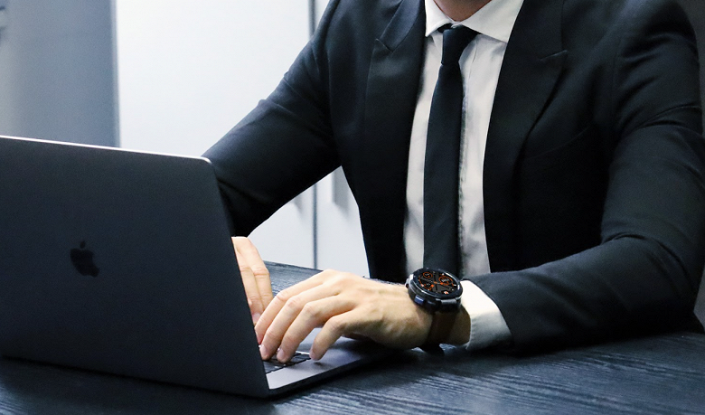 Крошечный смартфон на запястье: представлены первые умные часы с с 4/64 ГБ памяти, поворотной камерой Sony и вспышкой-фонариком Kospet Optimus 2