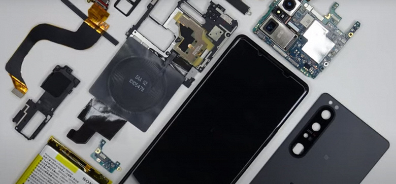 Флагман Sony Xperia 1 III разобрали на части и оценили его ремонтопригодность
