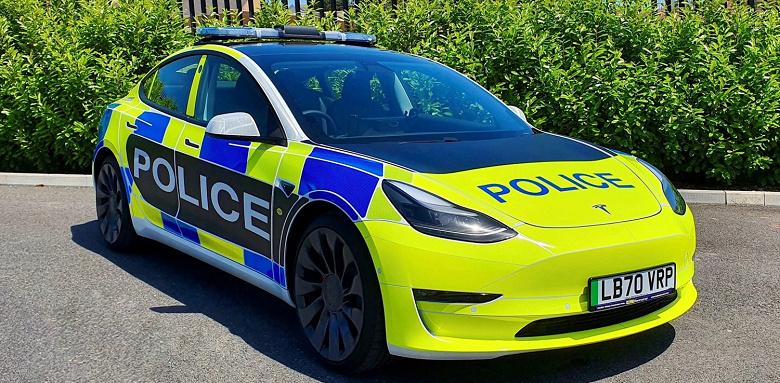 Tesla предлагает британским полицейским машину на базе Model 3