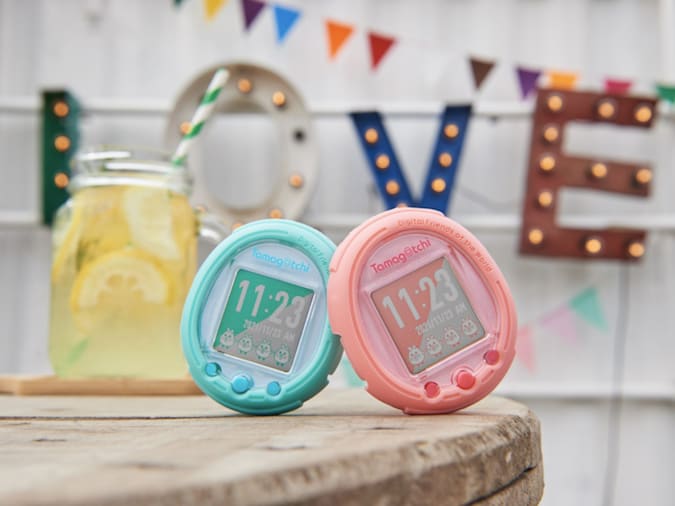 Tamagotchi Smart — культовое устройство в формате умных часов, в котором питомца можно погладить