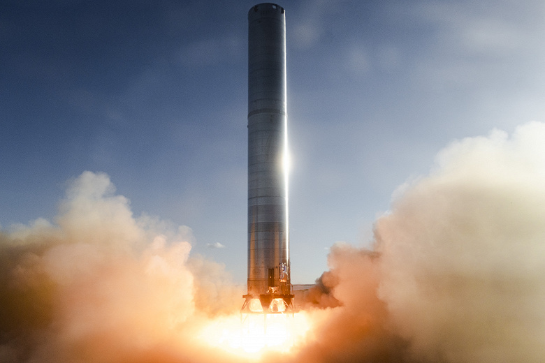 Elon Musk showed a huge Super Heavy rocket with working engines