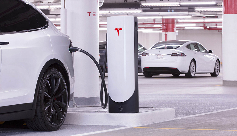 «Мы не хотим быть как Apple», — Илон Маск о спорном решении открыть заправки Tesla Supercharger для других электромобилей 