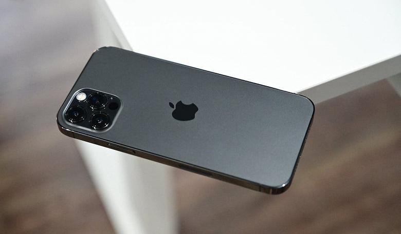 iPhone 14 попрощается с чёлкой: датчики Touch ID и Face ID будут находиться под дисплеем
