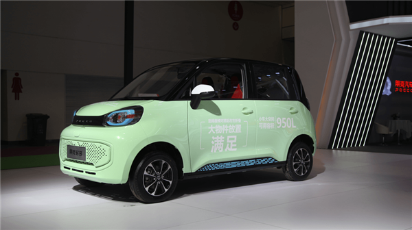 The power reserve is up to 180 km and the price is from 4500 dollars.  Another people’s electric car appeared in China
