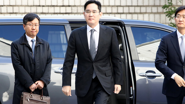 Фактического лидера Samsung выпускают из тюрьмы по УДО, чтобы вернуть компании лидерство