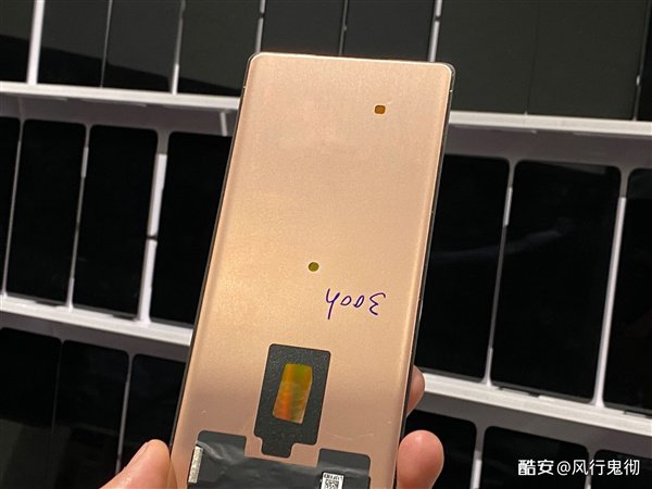 Xiaomi Mi Mix 4 засняли на производстве