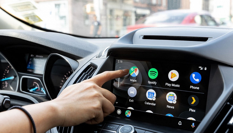 Android Auto starts prompting drivers for music, news and podcasts