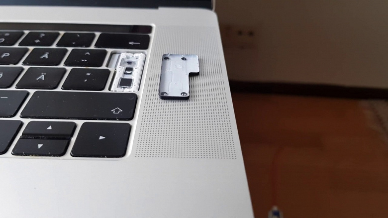 One of the MacBook buttons can become a mouse