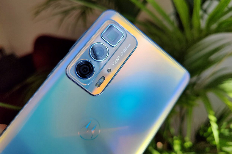 Американский бренд, Snapdragon 870, 144-герцевый экран и перископный зум при цене от 370 долларов. Представлен Motorola Edge S Pro 