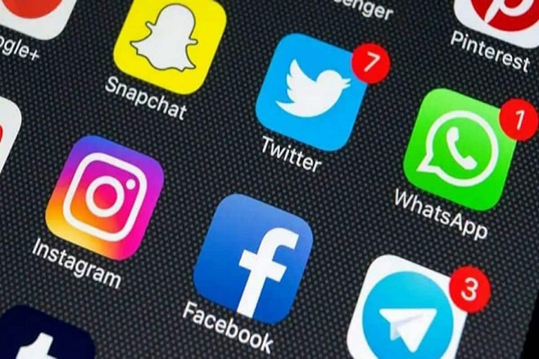 WhatsApp, Facebook и Twitter оштрафовали в России на 36 млн рублей