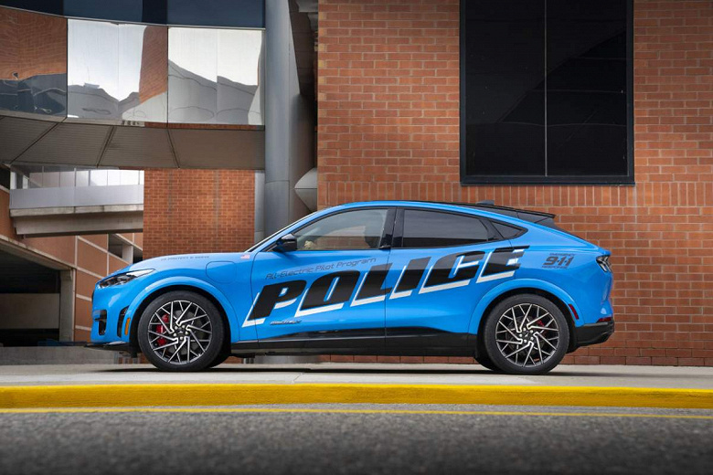 Up to 100 km / h in 3.5 seconds: Ford Mustang Mach-E GT electric cars appear on the police