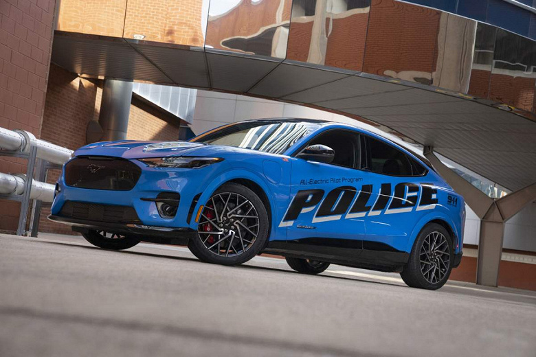 Up to 100 km / h in 3.5 seconds: Ford Mustang Mach-E GT electric cars appear on the police