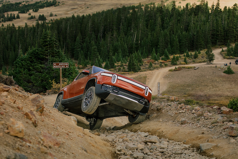 Outstripped Tesla Cybertruck.  The first test drives of the electric pickup Rivian R1T appeared