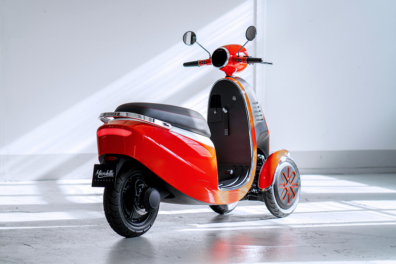 Three-wheeled electric scooter Microletta can travel 100 km without recharging