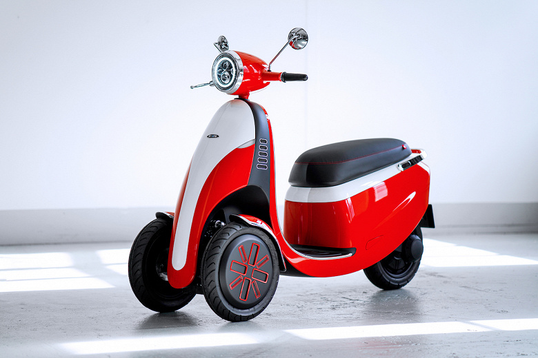 Three-wheeled electric scooter Microletta can travel 100 km without recharging