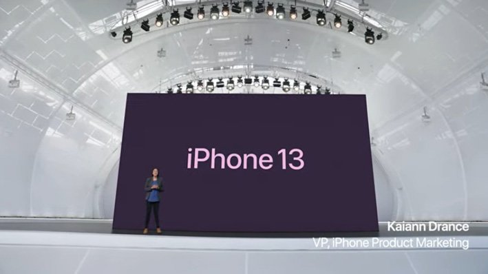 «Люди любят iPhone, и мы делаем iPhone лучше». Apple представила iPhone 13 с лучшей сдвоенной камерой, 128 ГБ флеш-памяти, мощнейшей SoC A15 Bionic и улучшенной автономностью