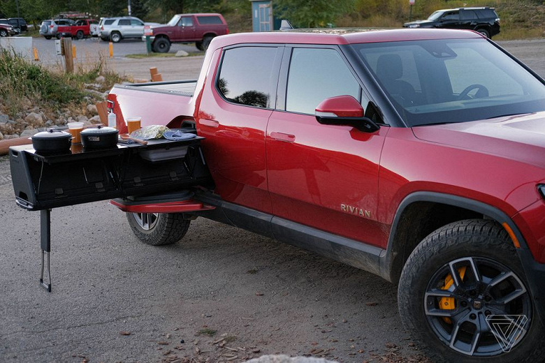 Outstripped Tesla Cybertruck.  The first test drives of the electric pickup Rivian R1T appeared