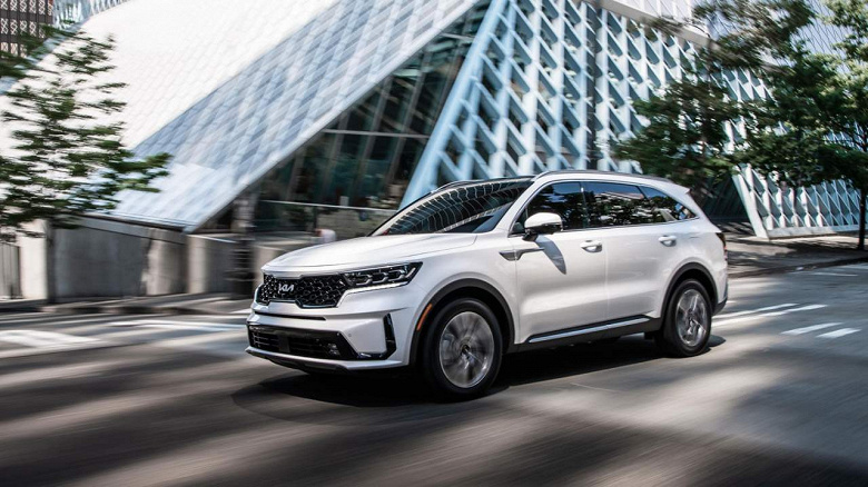 The longest-range three-row hybrid Kia Sorento PHEV is now on sale.  Prices for the American market announced