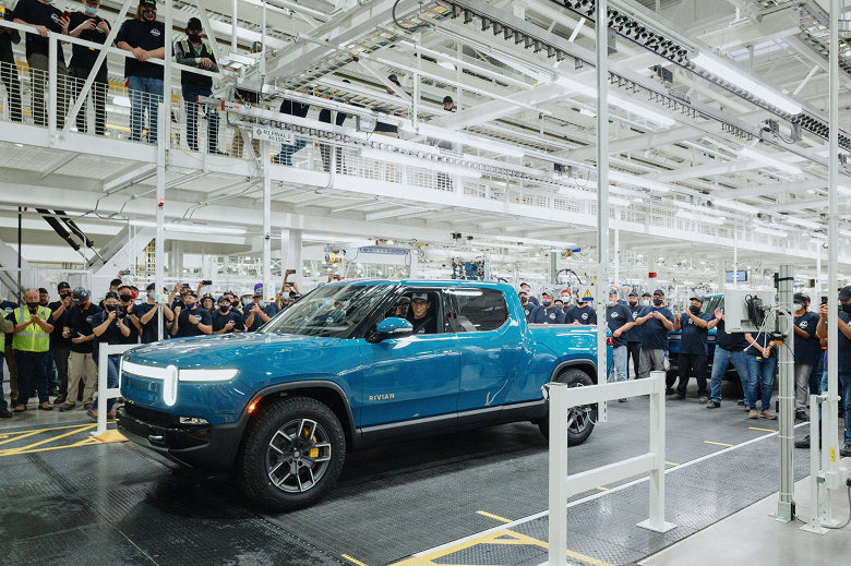 While Tesla is pushing production of the Cybertruck to 2023, its main competitor has begun mass production of electric pickups.  The first Rivian R1T rolled off the assembly line