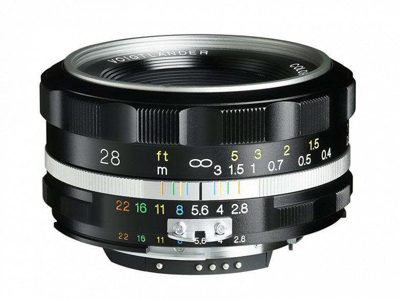 For retro lovers.  Voigtlander Color-Skopar 28mm F2.8 Aspherical SL II S lens with Nikon F mount presented