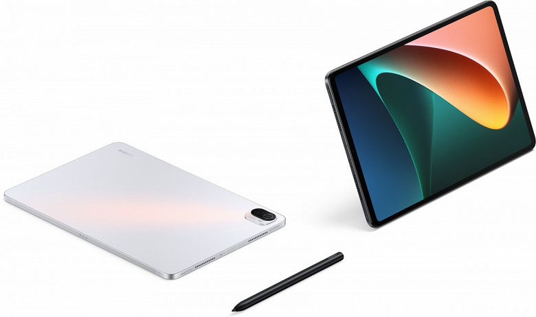 Introduced the Xiaomi Pad 5 tablet with a charger included.  European prices announced