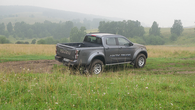 Isuzu D-Max extreme pickup truck is on sale in Russia