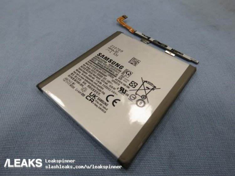 Samsung really shrinks batteries: first photo confirms Samsung Galaxy S22 + battery capacity