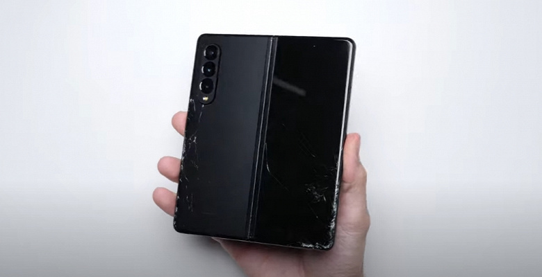 How Samsung Galaxy Z Fold3 will survive a fall from a height of one and a half meters