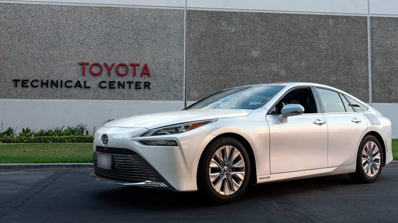 Electric cars never dreamed of such autonomy.  Toyota Mirai drove 1360 km at one gas station