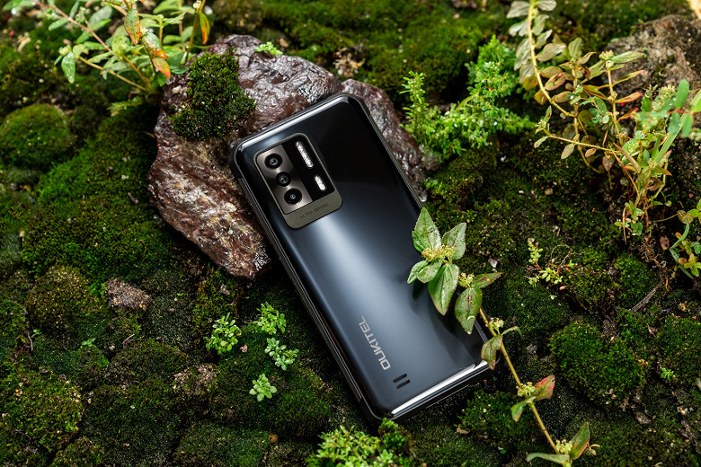 Stylish design, IP69K, NFC, MIL-STD-G810, 90 Hz, IR night vision camera and 8300 mAh battery.  Oukitel WP17 went on sale