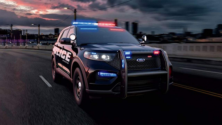 Названы самые быстрые полицейские автомобили: лидируют электромобиль и бензиновый Ford