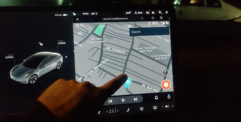 На машинах Tesla наконец-то можно запустить Android Auto. Правда, обходным путём