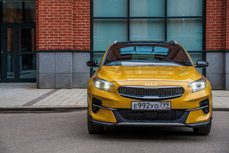 New engine, color screens, a set of driver assistance systems.  Urban urban coupe-crossover Kia XCeed arrived in Russia