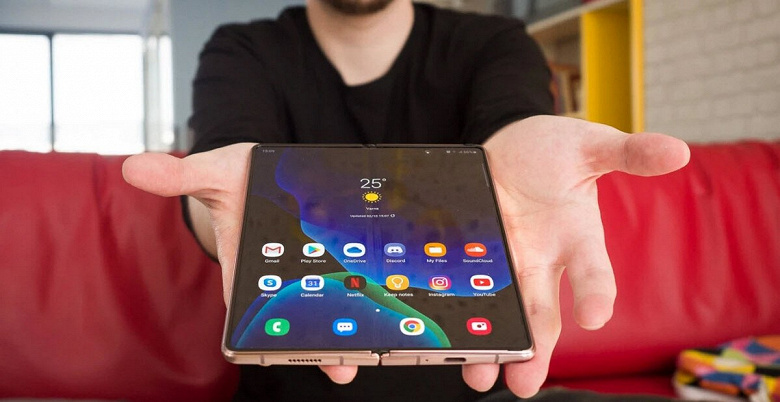 Почему Apple не торопится с выпуском гибкого iPhone: компания просто наблюдает за своими конкурентами и не собирается повторять ошибки на рынке складных смартфонов Почему Apple не торопится с выпуском гибкого iPhone: компания просто наблюдает за своими конкурентами и не собирается повторять ошибки на рынке складных смартфонов