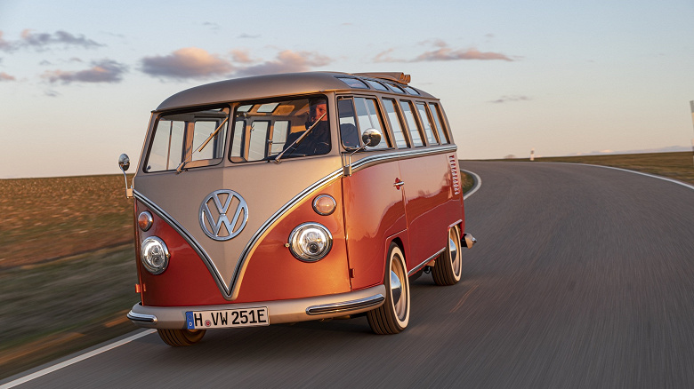 Возвращение легенды. Volkswagen воскрешает классический минивэн T1 и добавляет электропривод