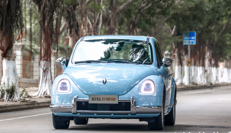 Электромобиль Ballet Cat в стиле классических моделей Volkswagen Beetle имеет запас хода до 500 км 