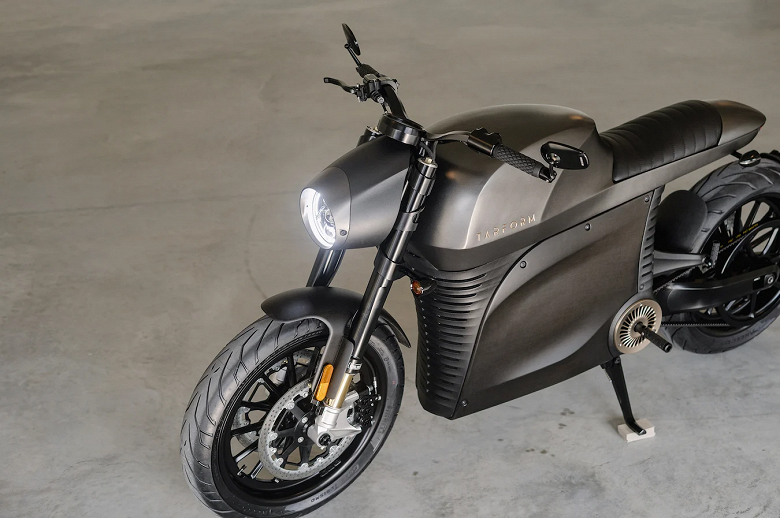 193 km/h, 193 km, 200 kg and 5 years of development. Deliveries of hand-built Tarform electric motorcycles have begun 