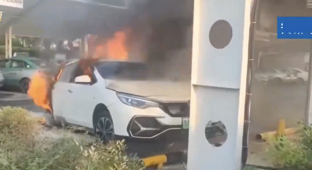 Potentially dangerous electric vehicle named: Dongfeng Venucia D60 EV has already caught fire