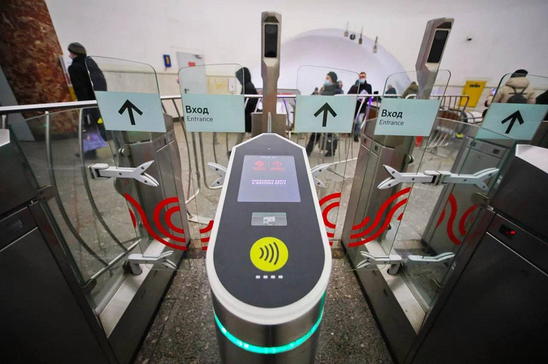 New equipment for turnstiles is being tested in the Moscow metro — you can pay with your Android smartphone without unlocking