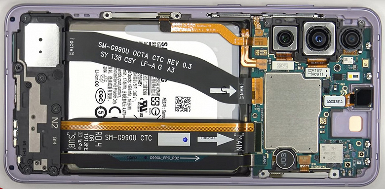 Samsung Galaxy S21 FE не доставит проблем в ремонте. Только с одним компонентом придется повозиться