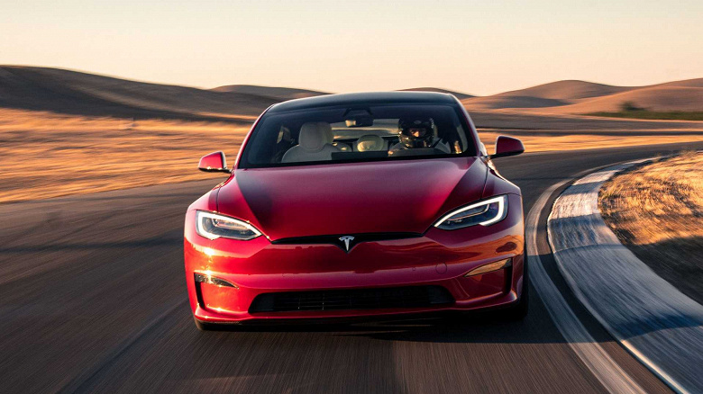Tesla Model S стала первым электромобилем, который проехал 1210 км без подзарядки