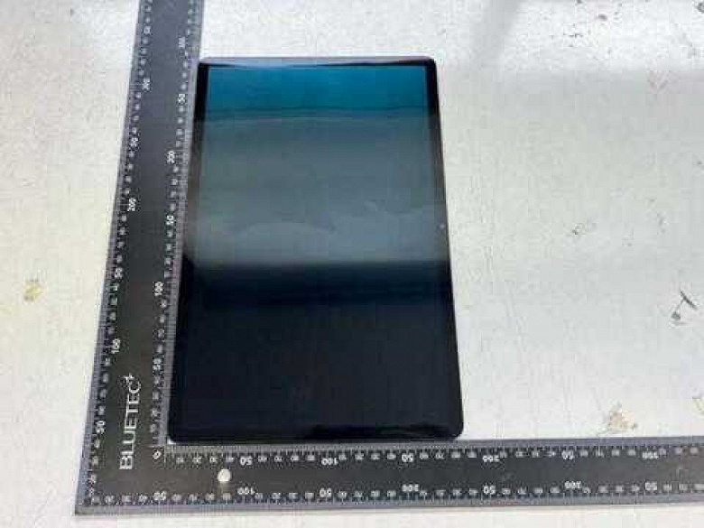 Планшеты Samsung Galaxy Tab S8, S8+ и S8 Ultra впервые показали на живых фото