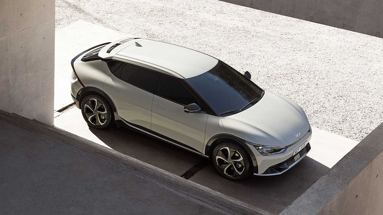 Электромобиль Kia EV6, посрамивший суперкары, поступил в продажу по цене от 42 тыс. долларов в США