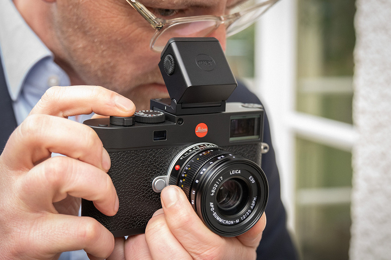 The rangefinder camera Leica M11 with a resolution of 60 megapixels is presented